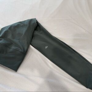 Selling gently worn Airbrush high waisted Alo leggings - size XL cactus color